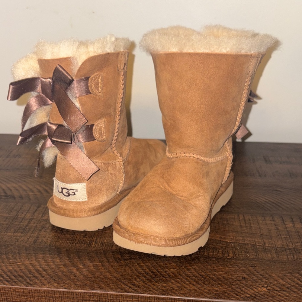 UGG Kids Boots in Tan with Brown Bows
